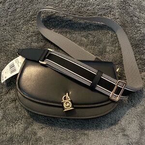 BRAND NEW W/TAGS! MICHAEL Michael Kors - Mila MD Leather Messenger Bag - Black